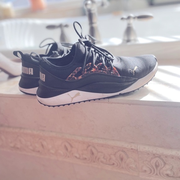 Brand New Puma, Womens Size 8.5 running shoes w/ cheetah print accent on outside - Picture 4 of 4